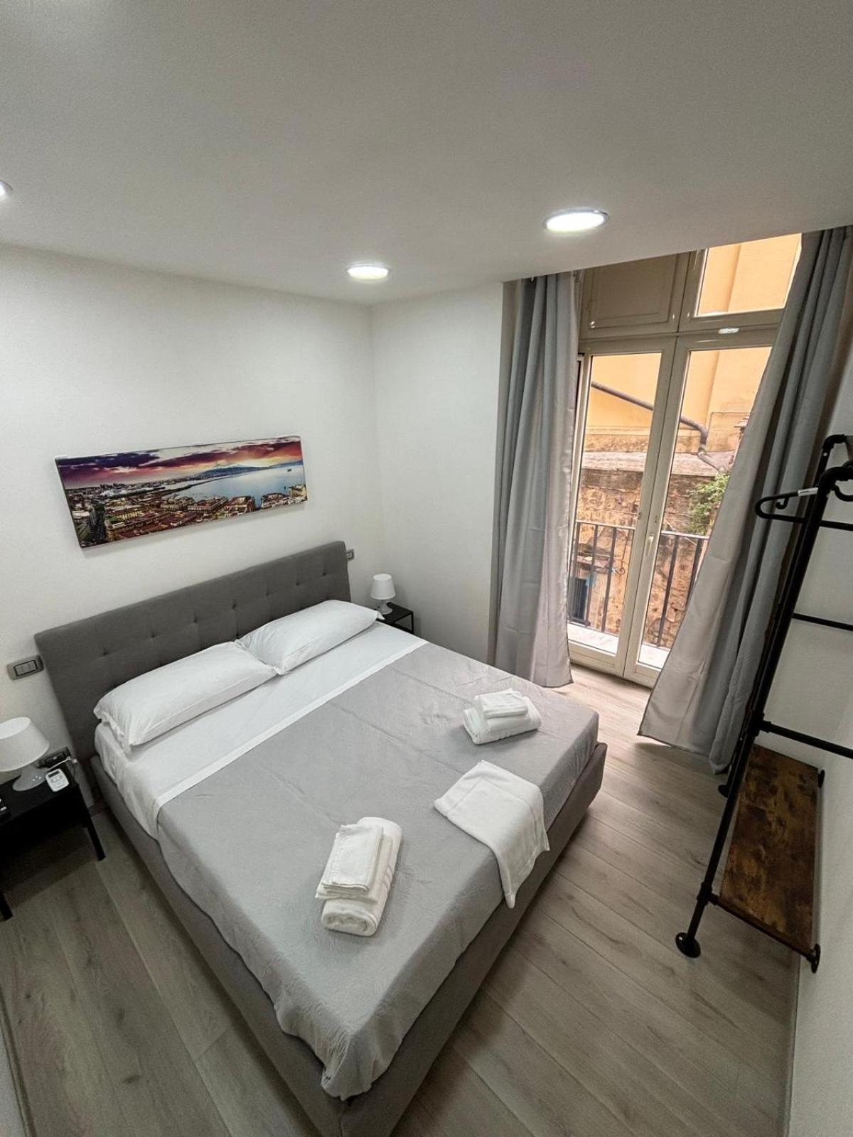 Na City Rooms Naples Exterior photo