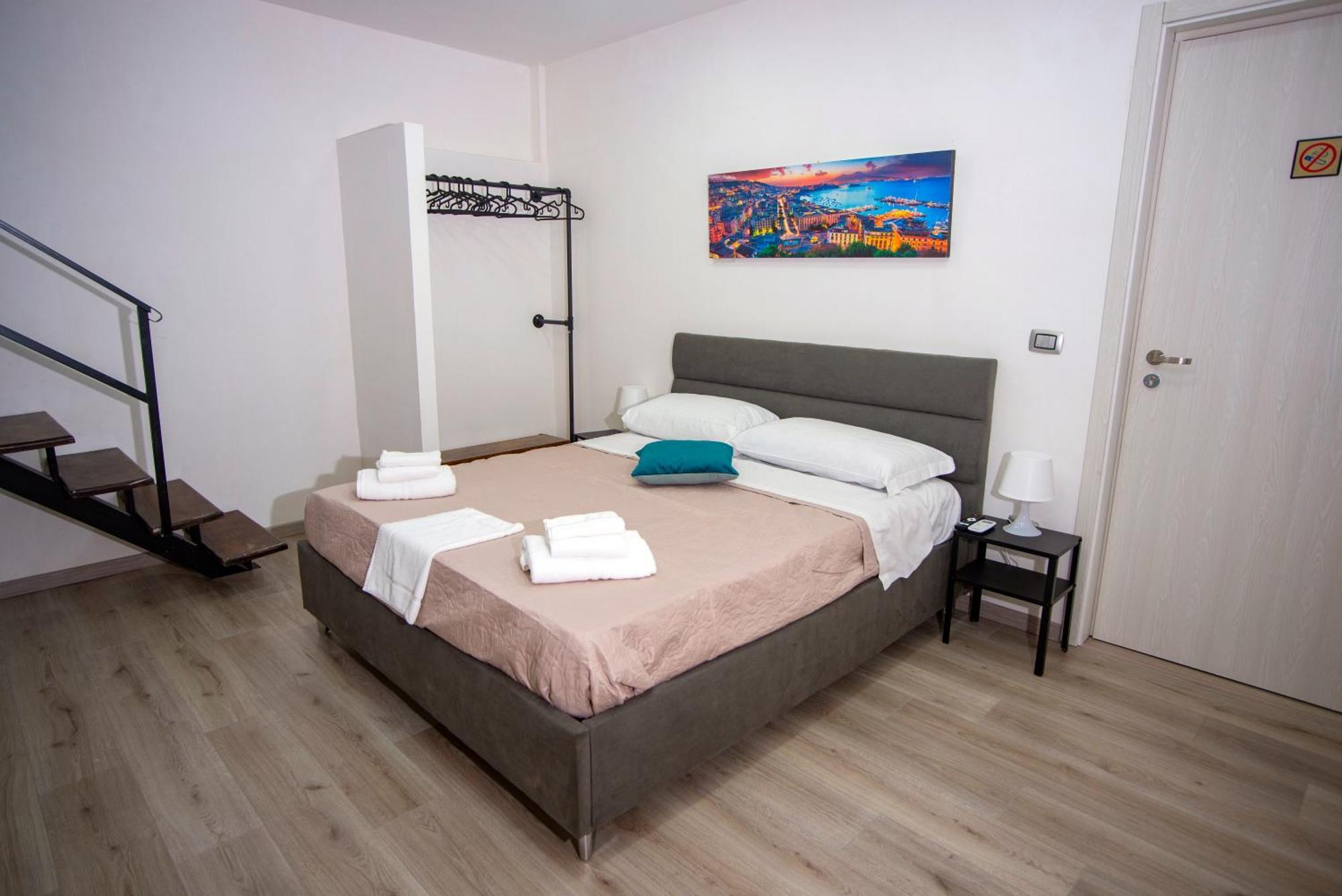 Na City Rooms Naples Exterior photo