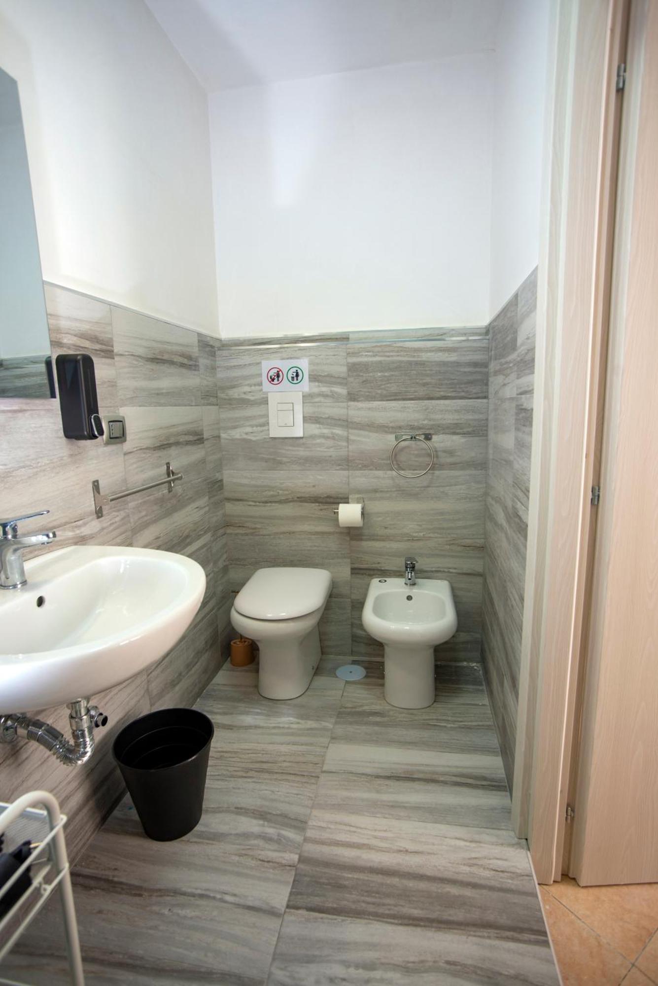 Na City Rooms Naples Exterior photo