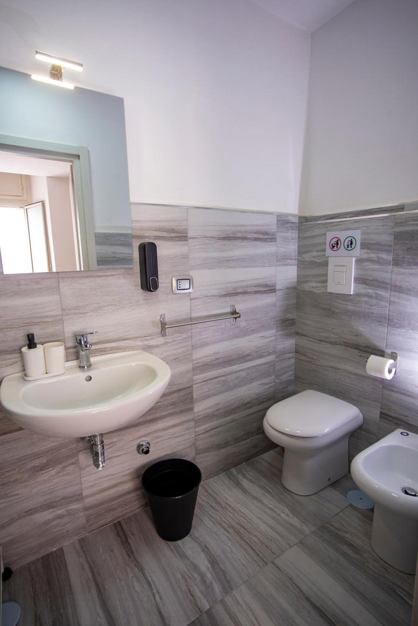 Na City Rooms Naples Exterior photo