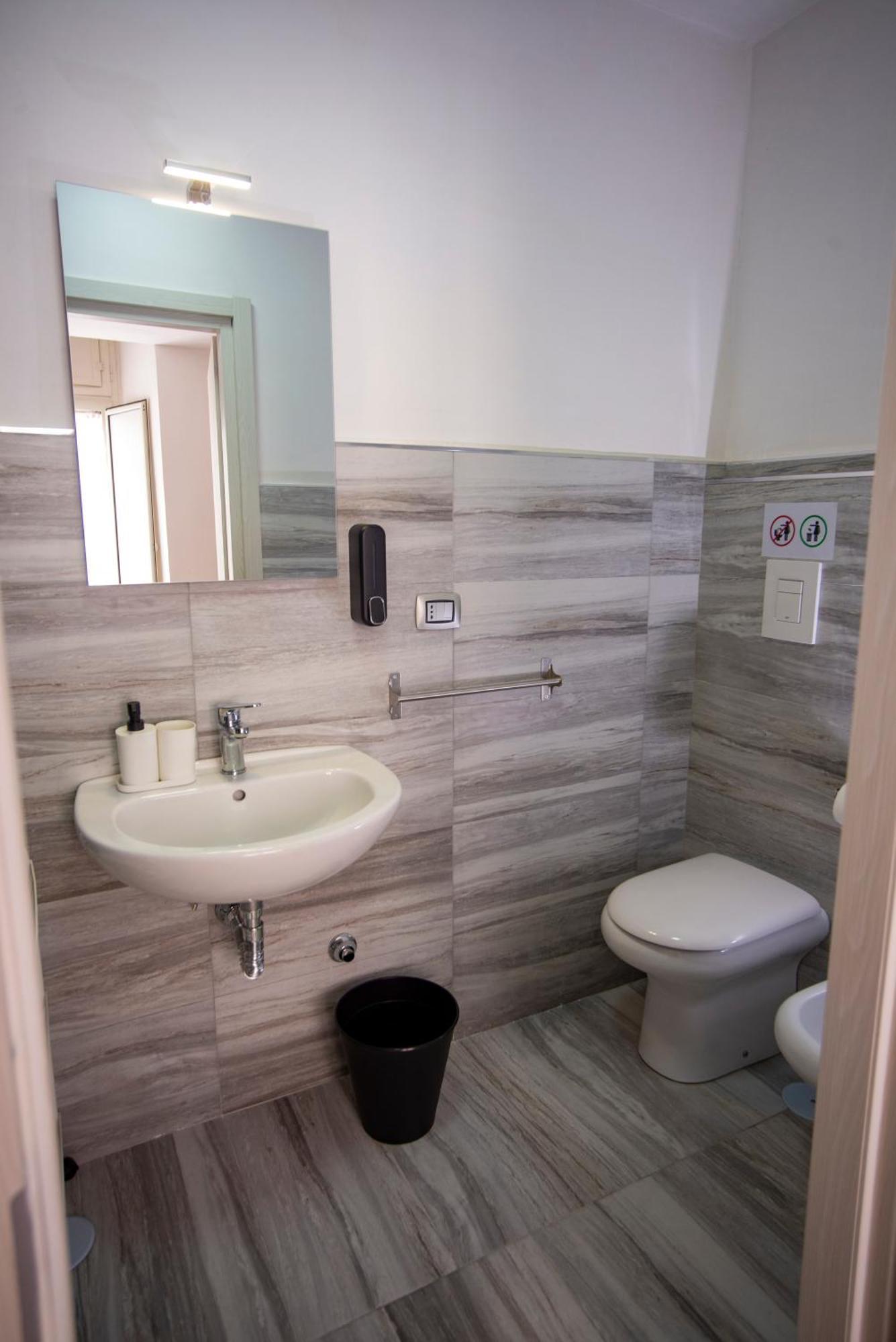 Na City Rooms Naples Exterior photo