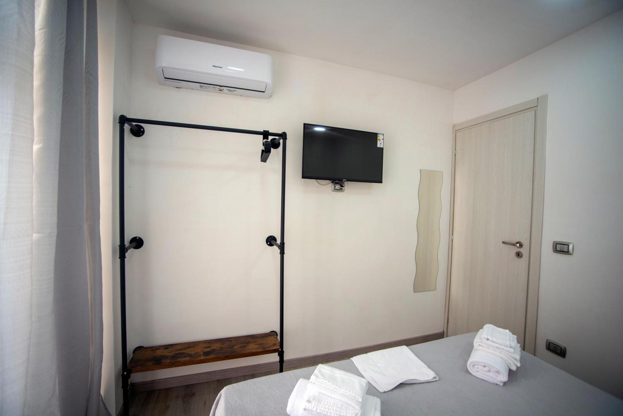 Na City Rooms Naples Exterior photo