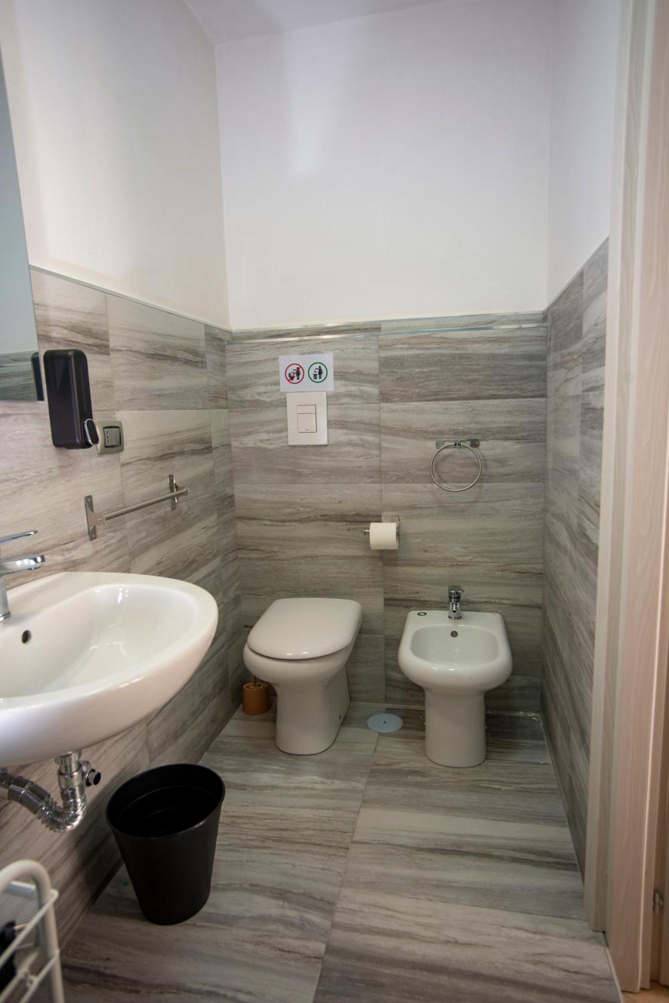 Na City Rooms Naples Exterior photo