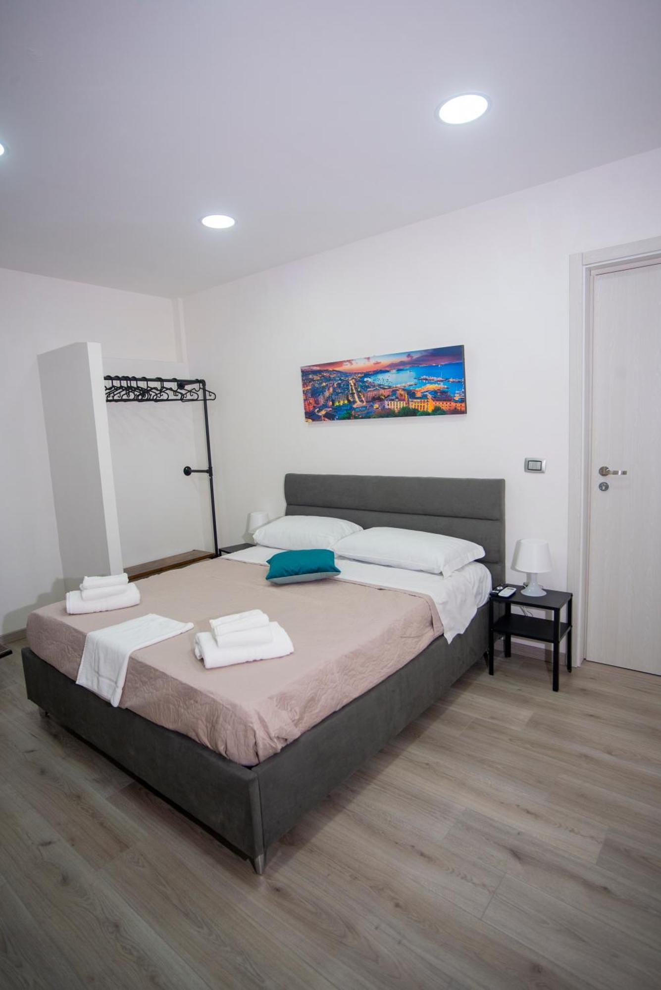 Na City Rooms Naples Exterior photo