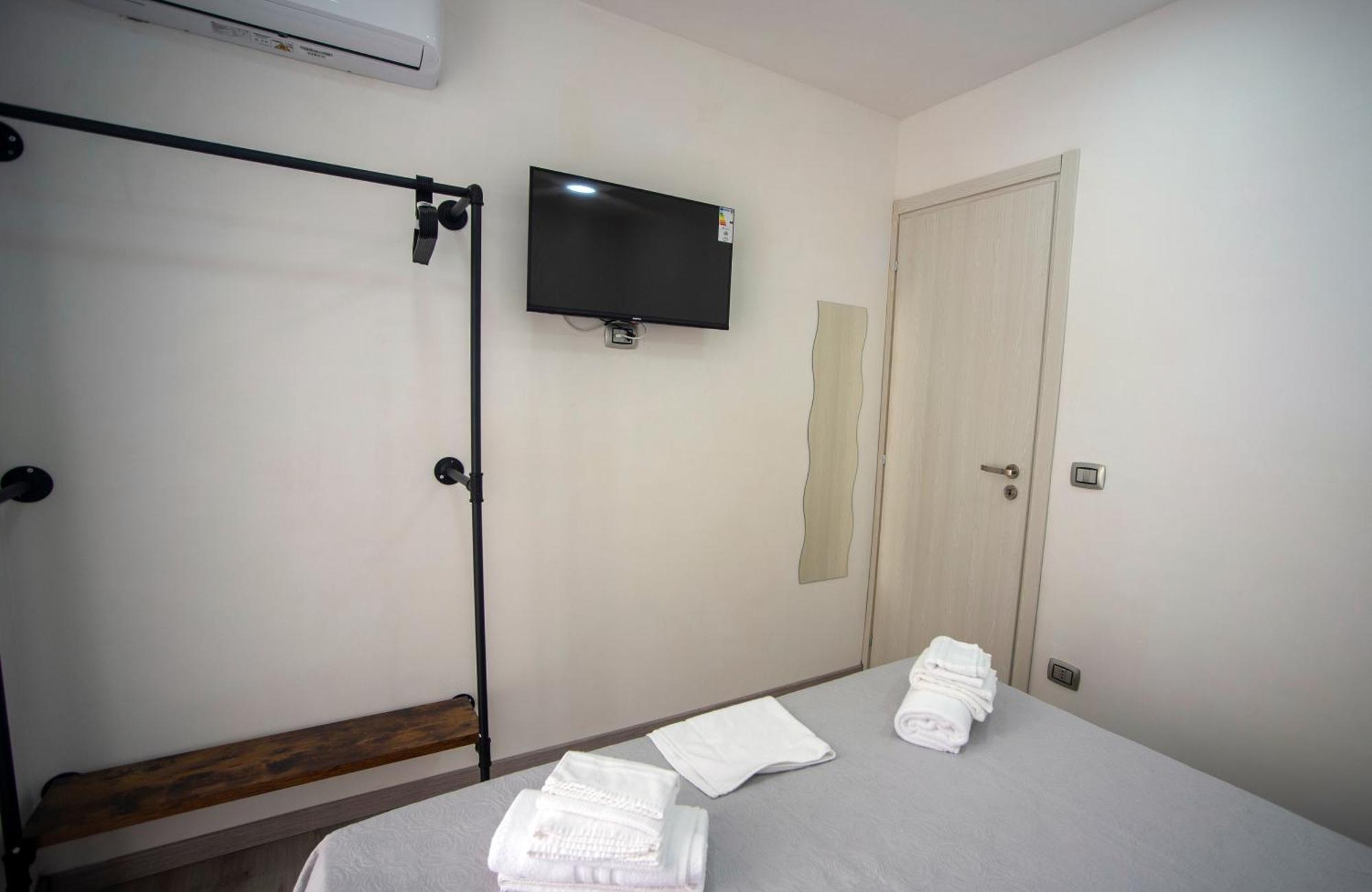 Na City Rooms Naples Exterior photo
